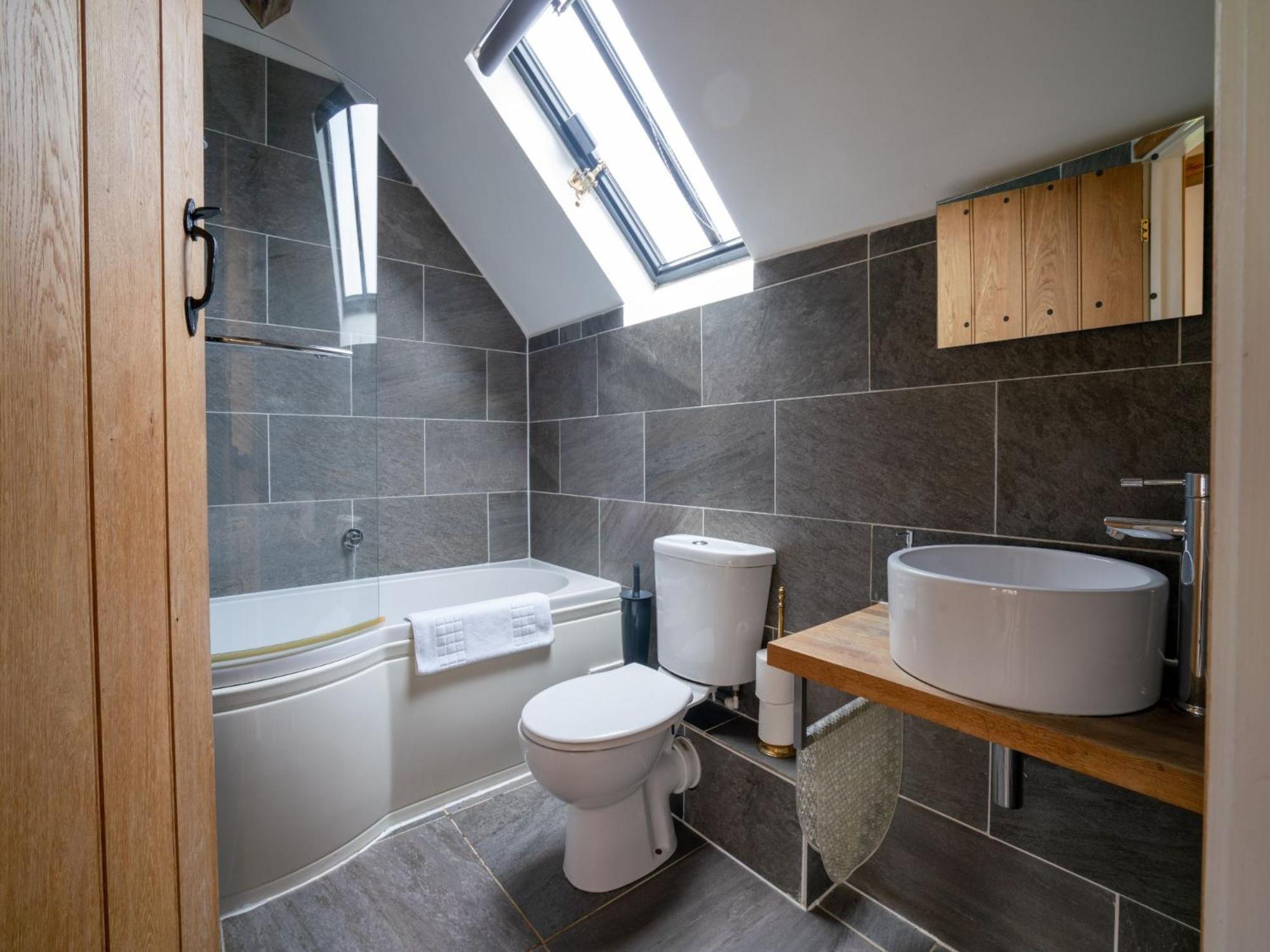 Pass The Keys Hare Cottage Wonderful Views And Parking Moreton-in-Marsh Exterior foto