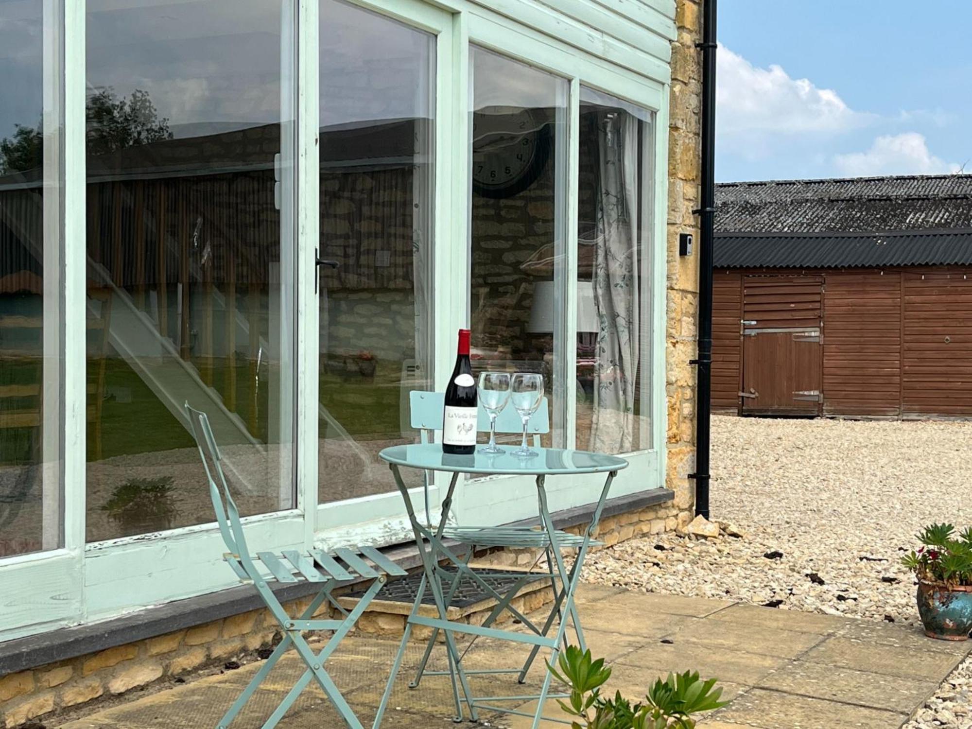 Pass The Keys Hare Cottage Wonderful Views And Parking Moreton-in-Marsh Exterior foto